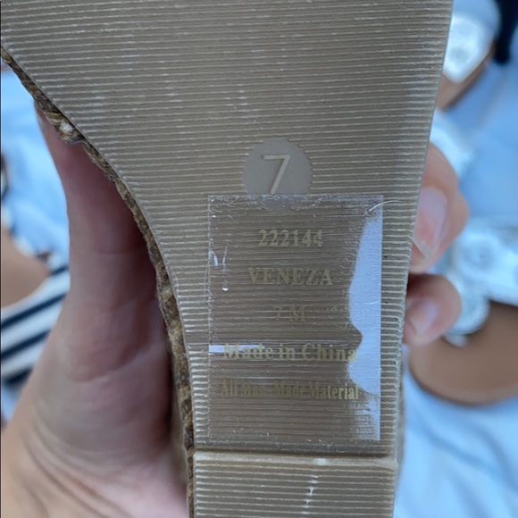 Black smocked strap wedges size 7 - Picture 3 of 3